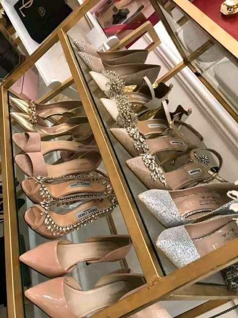 Footwear Display Ideas, Packing Ideas For Wedding, Packing For Wedding, Bridal Footwear, Wedding Gift Hampers, Haldi Outfits, Wedding Gift Pack, Creative Wedding Gifts