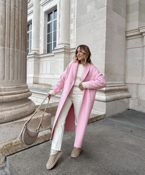 Pink Long Coat Outfit, Pink Coat Outfit Casual, Pink Coat Outfit Winter, Blue Tshirt Outfit, Pink Coat Outfit, Fall Coat Outfit, Fashion Brenda, Coat Outfit Casual, Classic Hollywood Glamour