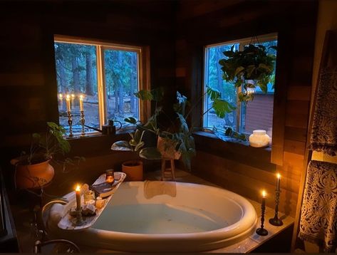 Cozy Bathroom Aesthetic, Cozy Bath, Beds For Small Spaces, Cozy Bathroom, Boho Bathroom Decor, Cabin Bathrooms, Dream Bath, Inside Decor, Relaxing Bath