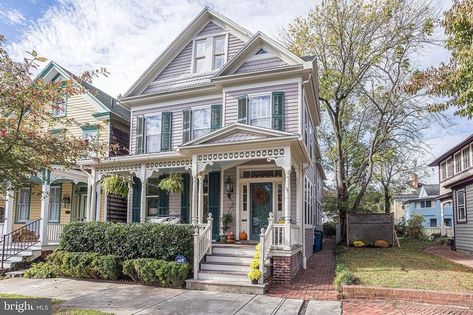 1890 Victorian For Sale in Easton, Maryland - OldHouses.com Leathered Countertops, 2 Sided Fireplace, Shower Wood Floor, Victorian Staircase, Easton Maryland, Family Dining Rooms, Under Contract, Family Dining, Solid Doors