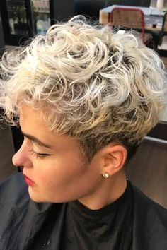 Curly Pixie Hairstyles, Short Curly Pixie, Curly Pixie Haircuts, Curly Hair Photos, Curly Pixie, Short Curly Haircuts, Short Pixie Haircuts, Short Blonde, Short Hair Styles Pixie