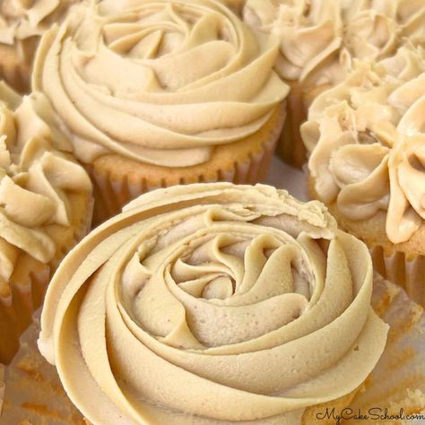 This delicious homemade caramel frosting tastes amazing with caramel cupcakes, apple cupcakes, chocolate cupcakes, and more! Chocolate Turtle Cake Recipe, Homemade Caramel Frosting, Caramel Frosting Recipe, America Dessert, Salted Caramel Icing, Carmel Cake, Apple Cake Recipe Easy, My Cake School, Caramel Cake Recipe