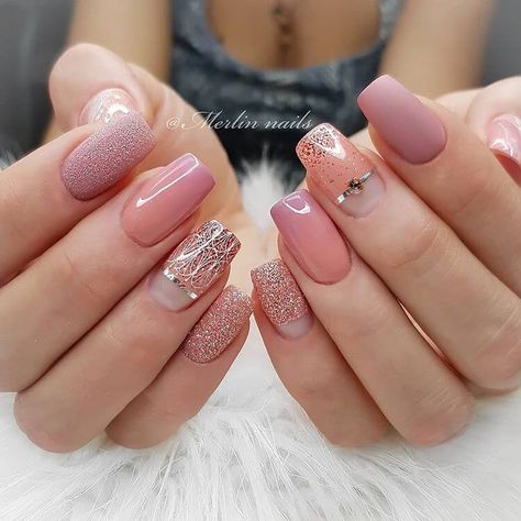 Nail Art Trends That Every Bride Should Bookmark Right Away! #shaadiwish #nailart #nailartdesigns #nailarttrends #nailartideas #nailartforweddings #bridalnailart #bridaltrends #weddingtrends Nail Art Designs For Bride, Simple Elegant Nail Designs, Nail Designs Square, Merlin Nails, Henna Nail Art, Nail Art Pink, Diy Bts, Bridal Nail, Bride Indian