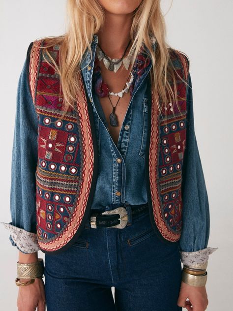 Claudio Vest - Ooti Rock - XS Real 70s Outfits, Boho Vest Outfit, Fall Outfits Boho, Marceline Fashion, Womens Boutique Clothing, Surfing Style, Look Winter, Clothes Art, Boho Vest