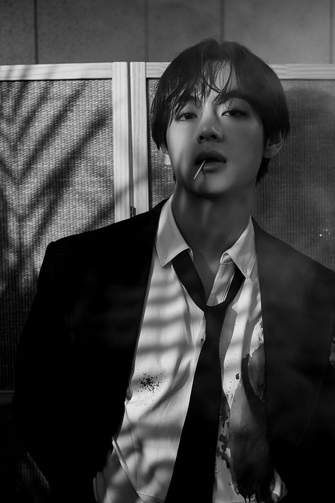 Bts Black And White, V Bts Wallpaper, Kim Taehyung Wallpaper, Bts Lockscreen, Fan Fiction, Album Bts, Daegu, V Taehyung, Bts Boys