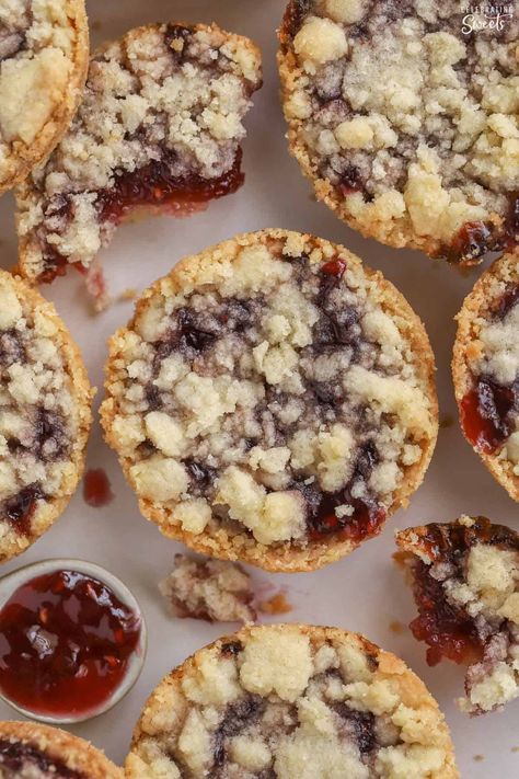 Cookies With Crumble Topping, Raspberry Crumble Cookies Recipe, Raspberry Jam Desserts, Deep Dish Cookies, Filled Cookie Cups, Raspberry Jam Cookies, Jam Cookies Recipe, Raspberry Crumble Cookies, Jam Filled Cookies