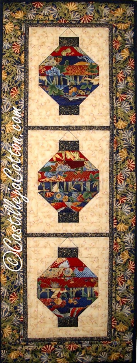 Japanese Pieced Lantern Wall Quilt $59 Free shipping Order here www.castillejacotton.com #AsianLanternTableRunner #AsianLanternWallQuilt Lantern Quilt Pattern, Japanese Images, Japanese Quilt Patterns, Quilt Pattern Free, Japanese Fans, Quilted Items, Asian Quilts, Japanese Theme, Asian Dolls