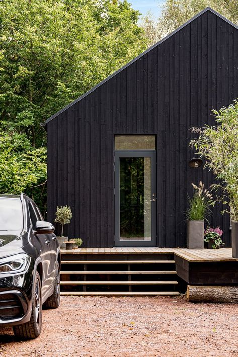 Country Farmhouse Exterior, Rustic House Exterior, Scandinavian Modern House, Black Houses, House Shed, House Extension Design, Tiny Cottage, House In Nature, Interiors Dream