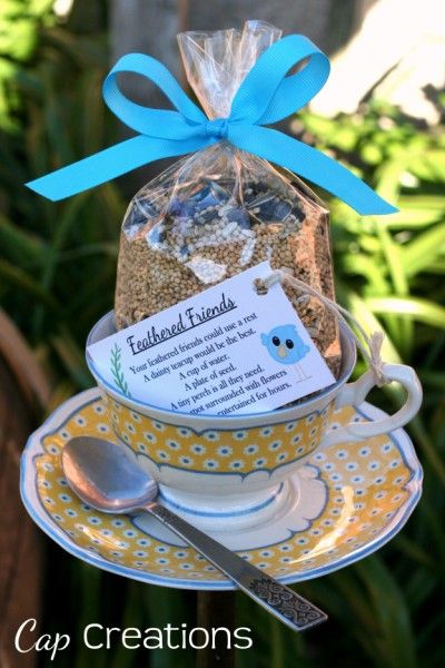 I really need to get off my duff and make some of these for Easter and Mother's Day ;} Teacup Bird Feeder Diy, Teacup Crafts, Tea Cup Bird Feeder, Tea Diy, Diy Bird Feeder, Diy Birds, Cup Crafts, Bird Houses Diy, Perfect Weather