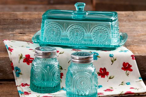 Pioneer Woman Dishes, Pioneer Woman Kitchen Decor, Glass Butter Dish, Turquoise Kitchen, Pioneer Woman Kitchen, Teal Kitchen, Pioneer Woman Recipes, Ree Drummond, The Pioneer Woman