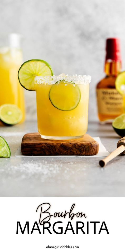 Bourbon Margarita, Fruity Cocktail Recipes, Pitcher Of Margaritas, Citrus Party, Passion Fruit Margarita, Fruit Margarita, Bubble Recipe, Fall Eats, Mommy Juice