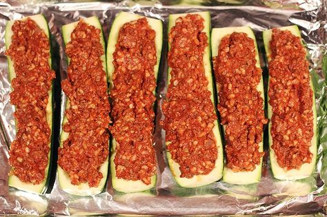 stuffed zucchini 5 Zucchini With Ground Beef, Ground Beef Stuffed Zucchini, Parmesan Squash, Zucchini Rice, Zucchini Boat Recipes, Ground Beef And Rice, Ground Beef Rice, Vegan Beef, Main Dish Casseroles