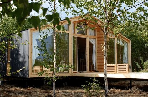 "Prefab Cabins": Beautiful Homes That Cost Less than $30,000 Prefab Cabins For Sale, Log Cabin Modular Homes, Small Prefab Homes, Prefab Log Cabins, Modular Log Homes, Tiny Log Cabins, Cabin Style Homes, Modern Log Cabins, Arched Cabin