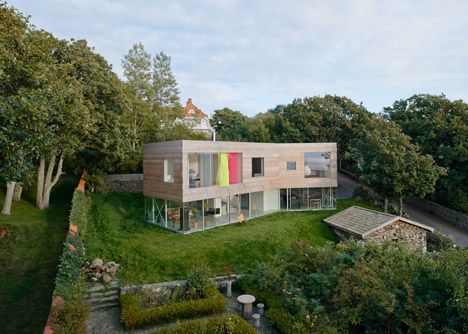 Elding Oscarson completes Swedish seaside house in Molle New Modern House, Architectural History, Seaside House, Sea House, Timber House, Modern Houses, Green Roof, Indoor Outdoor Living, Contemporary Architecture