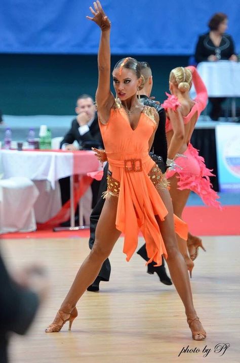 This Latin dance dress has some interesting focal points with the belt buckle, plus rhinestoned shoulder and hip areas. Danza Latina, Dancing Ballroom, Solo Dance, Latin Costume, Dancesport Dresses, Belly Dancing Classes, Latin Dresses, Latin Ballroom Dresses, Latin Dance Costume