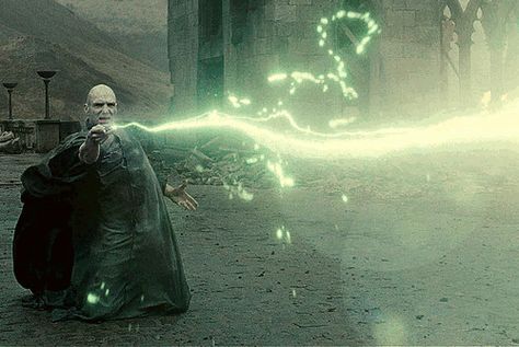 #bacon #lol #lordvoldemort #harrypotter Harry Potter Vs Voldemort, Harry Potter Magic Spells, Avada Kedavra, Barty Crouch Jr, Coding Software, Lily Potter, Harry Potter Spells, Harry Potter Puns, Harry Potter Magic