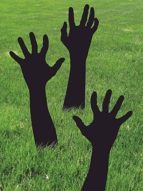 Awesome Diy Halloween Decorations, Shadow Hands, Pelottava Halloween, Cheap Halloween Diy, Diy Halloween Dekoration, Fun Diy Halloween Decorations, Strašidelný Halloween, Diy Halloween Party, Halloween Outdoor Decoration