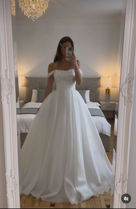 Long Puffy Wedding Dresses, Plain White Princess Wedding Dress, A Line Wedding Dress Princess, Simple Wedding Ballgown, Wedings Drees Girl, Corset Silk Wedding Dress, Wedding Gown Simple Elegant Classy, Princess Wedding Dresses Sparkle, Wedding Simple Dress