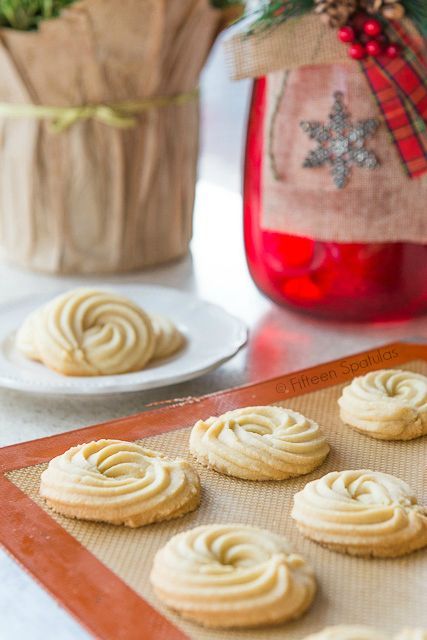 Butter Swirl Shortbread Cookies are a great Christmas Cookie for Holiday Baking! The dough is so easy to make and uses simple ingredients. These are a classic, crisp cookie. Butter Cookie Recipe Easy, Butter Shortbread Cookies, Butter Cookies Easy, Resepi Biskut, Easy Butter, Dumplings Recipe, Kolaci I Torte, Butter Cookies Recipe, Christmas Cooking