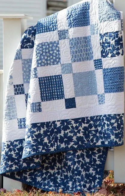 French Country Quilts Farmhouse Style, Blue And White Quilts, Blue Quilt Patterns, Charm Pack Quilt Patterns, Charm Square Quilt, Quilting Digest, Charm Pack Quilts, Creeper Minecraft, Two Color Quilts