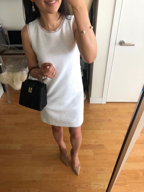 How To Style A White Sheath Dress   Summer Work Outfits - zara woven crossbody bag. item no. 6402/304) Sheath Dress Outfit, White Sheath Dress, Outfit Zara, Summer Work, Summer Work Outfits, Houndstooth Dress, Looks Chic, Business Attire, Textured Knit