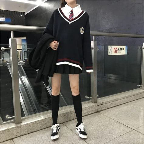 Moda Ulzzang, Preppy Mode, School Preppy, Uniform Outfits, School Sweater, School Uniform Fashion, School Uniform Outfits, Beige Vest, Harajuku Outfits