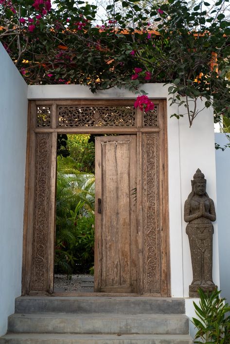 Bali Doors Entrance, Balinese Door, Tropical Doors, Santa Teresa Costa Rica, Bali Garden, Surfing Santa, Jungle House, Bali Resort, Bali House