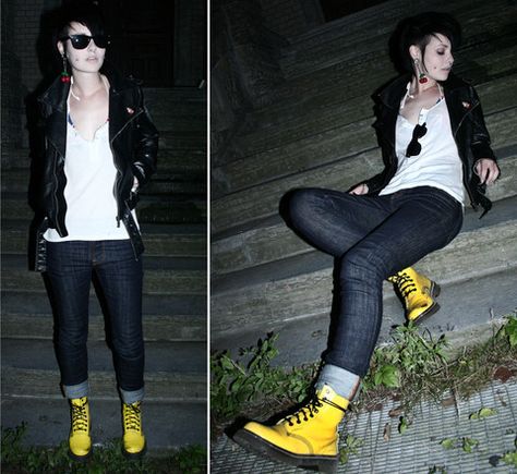 The Rich Hippie: Doctor's Orders Yellow Dr Martens, Martens Outfit, Dr Martens Style, Doc Martens Style, Doc Martens Outfit, Combat Boots Style, Pumpkin Patch Outfit, Jeans Street Style, Boots For Fall