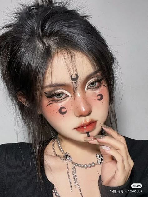 Halloween Makeup Witch, Egirl Makeup, Rude People, Halloween Makeup Pretty, Cute Eye Makeup, Witch Makeup, Face Art Makeup, Graphic Makeup, Rave Makeup