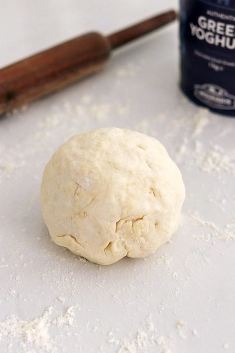 This Greek Yogurt Pizza Dough is quick and easy to make with a few staple ingredients, doesn’t have yeast or a rise time, and produces tasty homemade pizzas! Customize these healthy pizzas with your favorite toppings, and enjoy them for lunch, dinner, or anytime a pizza craving hits! #pizza #pizzadough #greekyogurt #greekyogurtpizza #easypizza #noyeast #easyhomemadepizza #healthypizza | That Spicy Chick Pizza Dough Quick, Greek Yogurt Pizza Dough, Greek Yogurt Pizza, Yogurt Pizza, Yogurt Pizza Dough, Healthy Homemade Pizza, Homemade Pizzas, Cream Biscuits, Easy Homemade Pizza