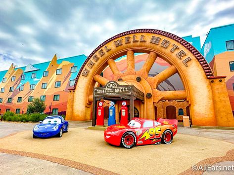 FULL TOUR of the 'Cars' Family Suites at Disney's Art of Animation Hotel Art Of Animation Disney World, Disney Movie Marathon, Car Themed Rooms, Cars Family, Disney Art Of Animation, Art Of Animation Resort, Disney World Hotels, Disney World Pictures, Orlando Hotel