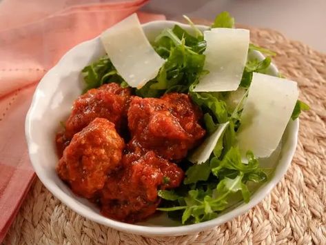 Meatball Salad Giada Meatballs, Meatball Salad, Sausage Spaghetti, Sweet Italian Sausage, Giada De Laurentiis, Entertaining Recipes, Meatball Recipes, Food Network, Dinner Time