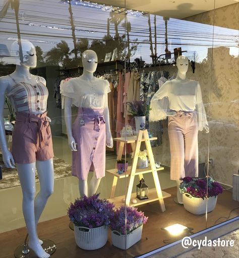 Clothes Shop Interior Design, Clothes Shop Interior, Shop Interior Design Ideas, Bridal Shop Decor, Clothing Boutique Interior, Bridal Boutique Interior, Fashion Store Design, Fashion Window Display, Clothing Store Displays