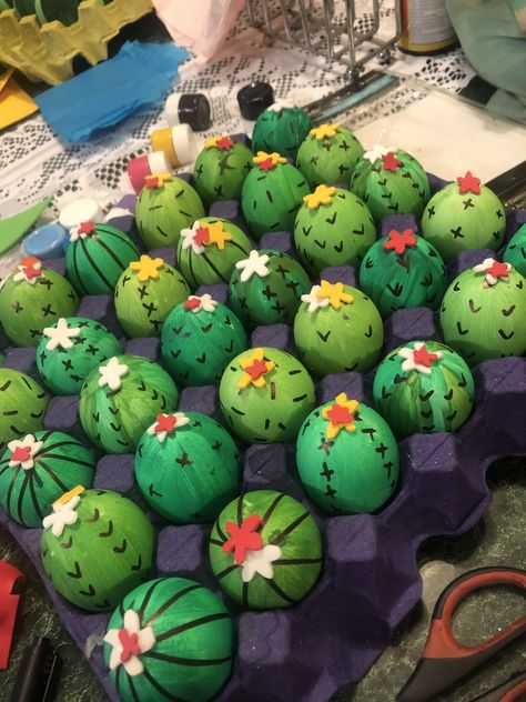 Ideas decoración huevos de pascua #cactus Kids Easter Nails, Nails Acrylic Easter, Easter Ideas For Kids, Nail Easter, Easter Nails Acrylic, Funny Easter Eggs, Unique Easter Eggs, Creative Easter Eggs, Easter Decor Ideas