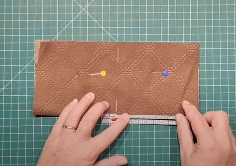 This is a guide on how to make a coin pouch. Learn how to DIY a drawstring coin pouch in this step-by-step tutorial. Pouch Diy, Pouch Pattern, Fabric Markers, Pattern Tutorial, Drawstring Pouch, Fabric Ribbon, Coin Pouch, The Pouch, Jewelry Case