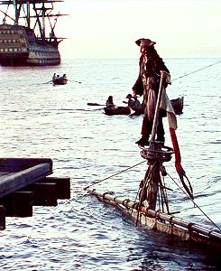 When his ship was literally sinking so he just stepped onto a nearby dock. Just 19 Times Captain Jack Sparrow Was Actually A Hilarious Masterpiece Deia Mallorca, Tris Prior, Kaptan Jack Sparrow, William Wallace, Christopher Plummer, Epic Movie, Its A Mans World, Shailene Woodley, Captain Jack Sparrow