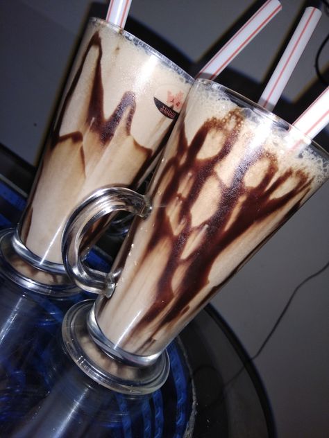 Double Chocolate Shake Chocolate Shake Photography, Chocolate Shake Snapchat Story, Chocolate Shake Snap, Shake Snapchat Story, Shake Snapchat, Chocolate Lovers Quotes, Eating Food Funny, Chocolate Photos, Dairy Milk Chocolate