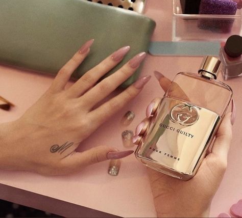 Lana Del Rey Gucci Guilty, Lana Nails Aesthetic, Lana Del Rey Hands, Lana Del Rey Red Nails, Lana Del Rey Perfume, Lana Del Ray Nails, Lana Del Rey Nails Inspiration, Lana Nails, Lana Del Rey Nails