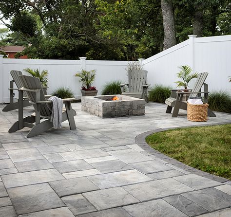 Outdoor Fire Pit Ideas, Backyard Firepit Area, Backyard Fire Pit Ideas, Hardscape Patio, Hardscape Backyard, Landscaping Around House, Backyard Fire Pit, Fire Pit Ideas, Pavers Backyard