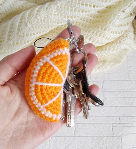 Food Keychain, Crochet Ornament Patterns, Orange Slice, Crochet Keychain Pattern, Crochet Ornaments, Crochet Food, Jewelry Kits, Crochet Keychain, Unique Crochet