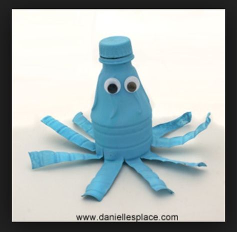 Juice Carton Crafts, Water Bottle Crafts Diy, Octopus Crafts, Water Bottle Art, Under The Sea Crafts, Water Bottle Crafts, Recycle Water Bottles, Diy Plastic Bottle, Sea Crafts