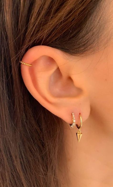 Second And Cartilage Piercing, 2nd Piercing Ideas, Nose Piercing Ideas, 2nd Ear Piercing, 2 Ear Piercings, 3 Ear Piercings, Minimalist Ear Piercings, Second Ear Piercing, Ear Piercing Studs