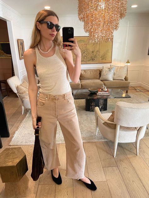 Beige Denim Pants Outfit, Courtney Grow Style, Courtney Grow, Daily Outfit Ideas, Velvet Ballet Flats, Denim Pants Outfit, Trendy Outfits Inspiration, Pinterest Style, Scandinavian Fashion