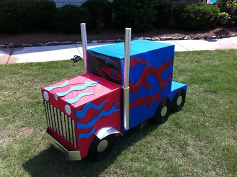 My truck-obssessed little boy would be so excited to have this!    A truck made out of cardboard boxes Cardboard Box Truck, Box Car Ideas, Cardboard Truck, Kindy 500, Cardboard Box Cars, Cardboard Box Ideas, Cardboard Cars, Diy Tractor, Cardboard Box Car