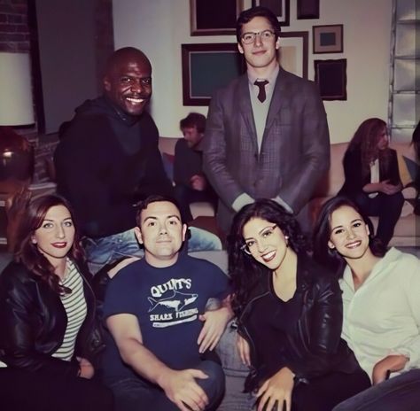 B99 Behind The Scenes, Brooklyn 99 Cast, Brooklyn Nine Nine Funny, Jake And Amy, Rosa Diaz, Brooklyn 9 9, Amy Santiago, Andy Samberg, Memes Lol