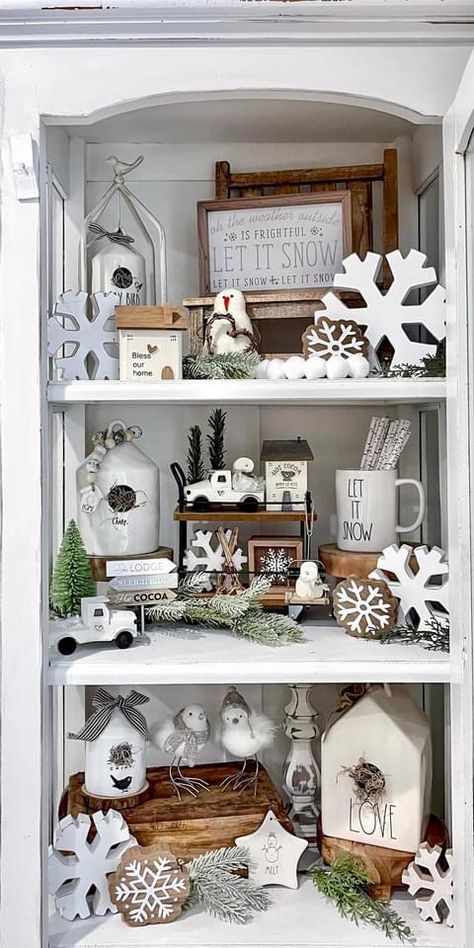 Winter Hutch Decor, Winter Shelf Decor Ideas, Hutch Christmas Decorating Ideas, Christmas Hutch Decorating Ideas, Winter Shelf Decor, Diy Winter Decorations, Winter Decor Diy, After Christmas Winter Decor, Diy Winter Decor