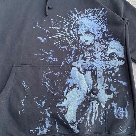 Bleach Designs On Clothes, Goth Bleach Shirt, Skull Bleach Shirt, Bleach Hoodie Art, Bleach Designs On Shirts Y2k, Bleached Tshirt Ideas Grunge, Bleach Hoodie Designs Y2k, Bleach Art Clothes Ideas, Bleach Jacket Design