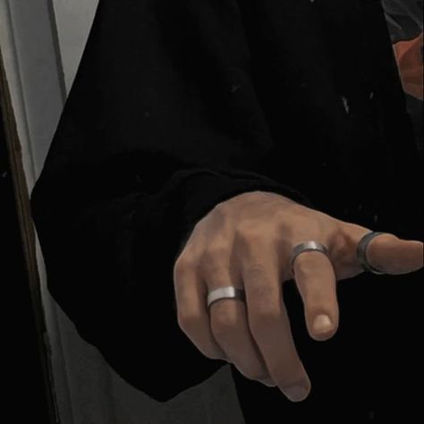 dark aesthetic inspo hand rings male Alex + Core + Aesthetic, Men Wearing Rings, Hand With Ring, Hands With Rings, Rings Male, Street Wear Aesthetic, Draco Malfoy Aesthetic, Hot Hands, Aesthetic Rings