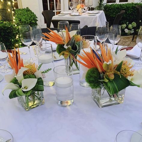 Tropical Center Piece Wedding, Diy Hawaiian Centerpieces, Tropical Floral Centerpieces Simple, Hawaiian Theme Centerpiece Diy, Havana Centerpiece Ideas, Hawaiian Flower Centerpieces, Luau Floral Arrangements, Modern Tropical Centerpieces, Havana Nights Party Decorations Centerpieces Table Settings