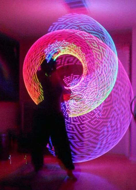 #lightshow I just bought my first set of l.e.d. poi balls, this is going to be fun! Poi Flow, Poi Dance, Poi Balls, Rave Aesthetic, Ball Aesthetic, Hoop Dance, All Of The Lights, Fine Photography, Flow Arts